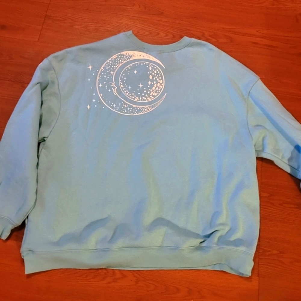Blue Floral And Celestial Graphic Oversized Sweatshirt With Pockets - Picture 6 of 7